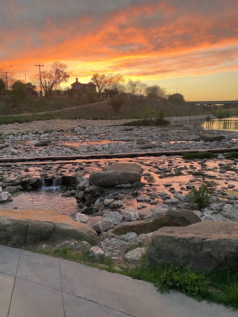 Riverwalk: Theo Pkwy Trailhead (San Antonio)