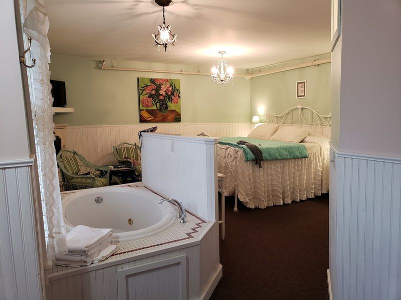 Room Options Across Three Floors of Michigan History