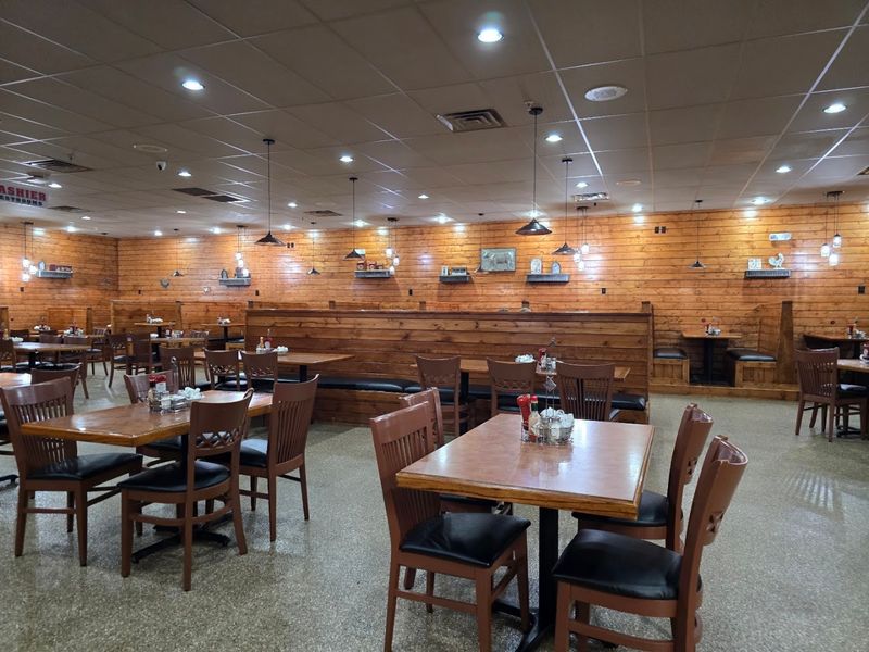 Rustic Country Charm Fills the Dining Room Rustic Country Charm Fills the Dining Room