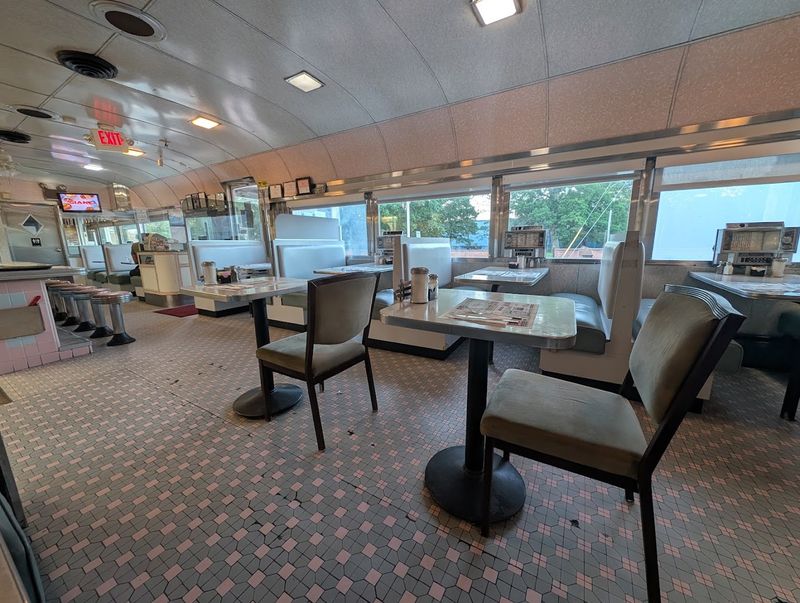 Salem Oak Diner — Salem