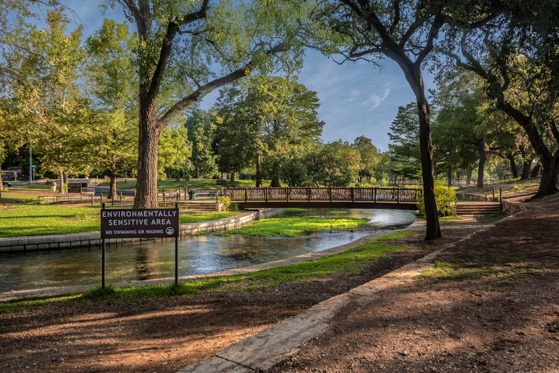 Scenic Walkways and Photo Spots Scenic Walkways and Photo Spots