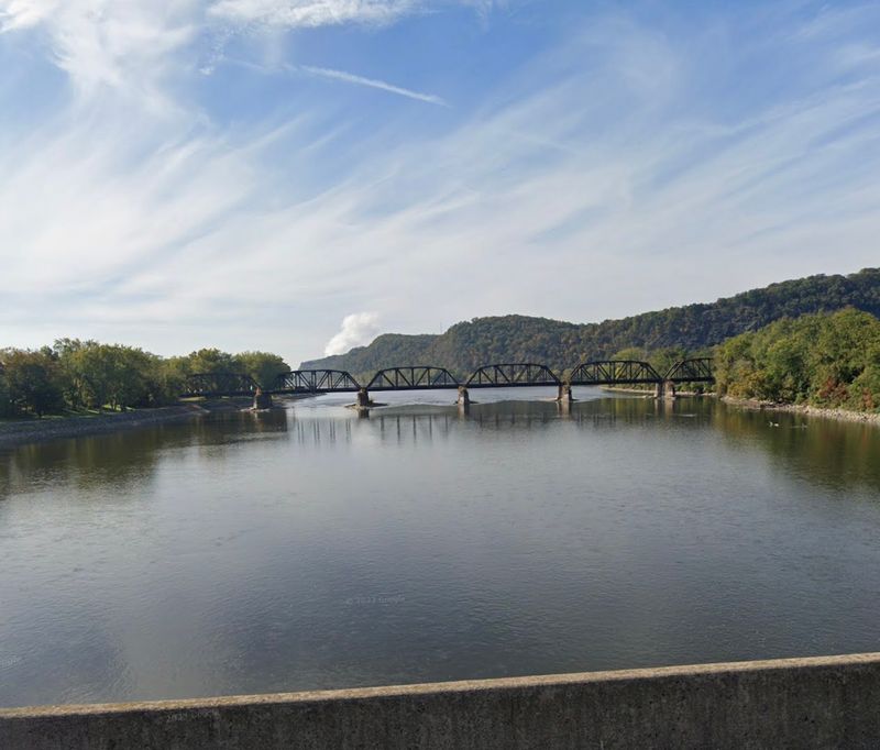 Scenic river overlooks and bridge views Scenic river overlooks and bridge views