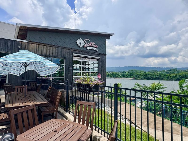 Scottie's on the River