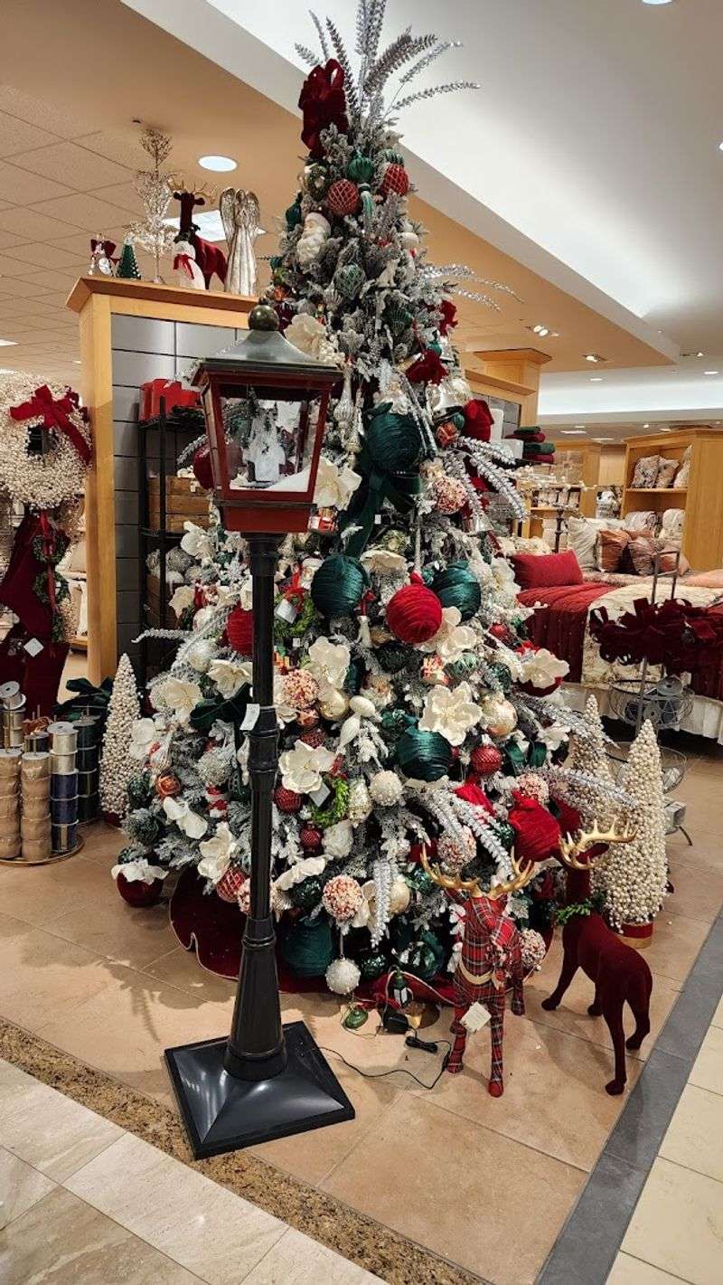 Seasonal Decorations and Market Events Throughout the Year Seasonal Decorations and Market Events Throughout the Year