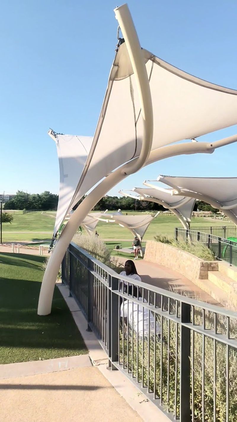 Shade, Seating, and Picnic Spots
