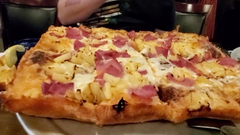 Shield’s Pizza – Troy, Oakland County
