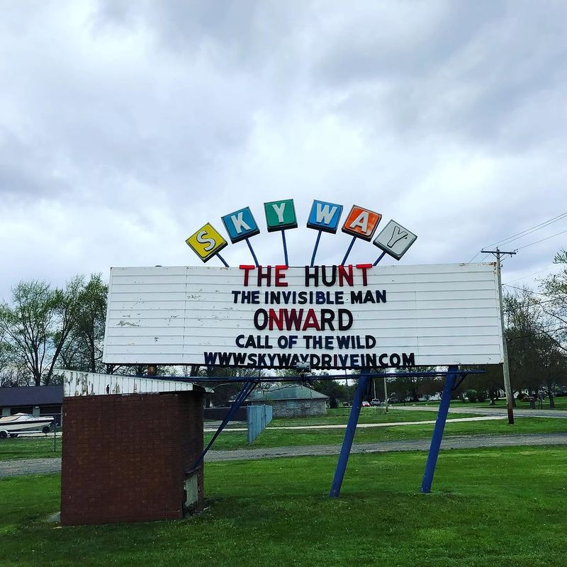 Skyway Drive-In – Warren, Trumbull County Skyway Drive-In – Warren, Trumbull County