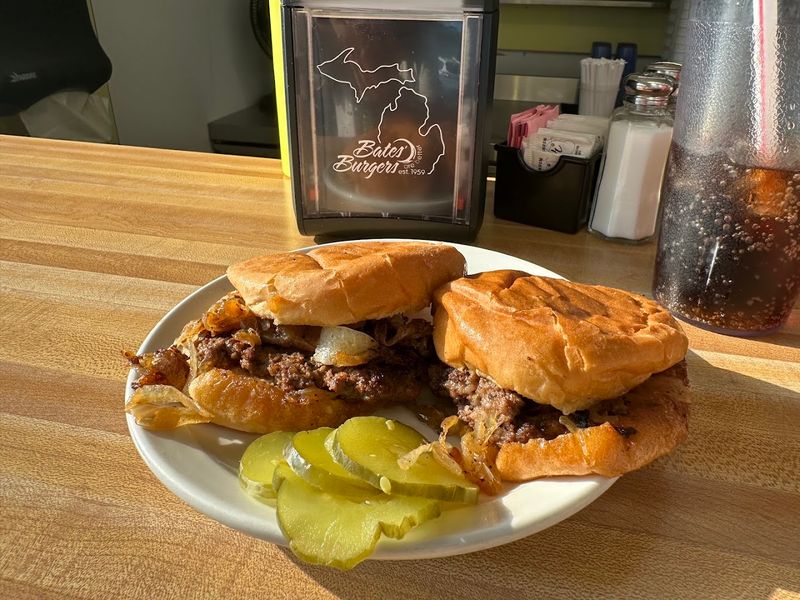 Small Burgers, Big Supporting Cast