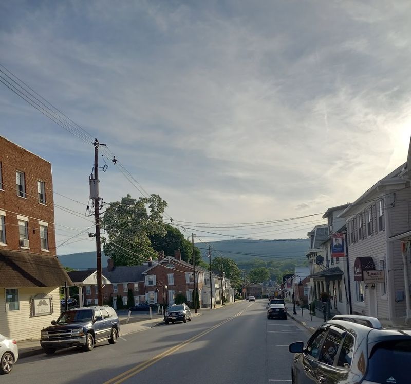Small-Town Pace and Local Hospitality Small-Town Pace and Local Hospitality