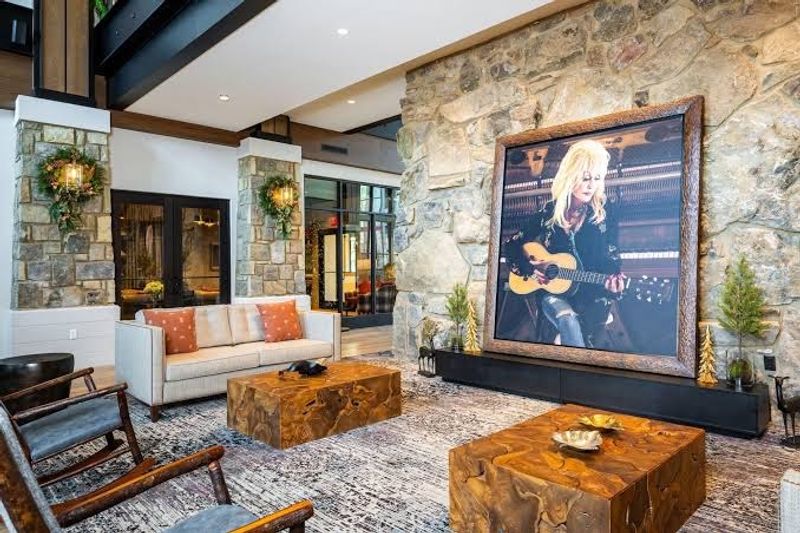 Step Inside a Lodge Filled With Warm, Rustic Beauty