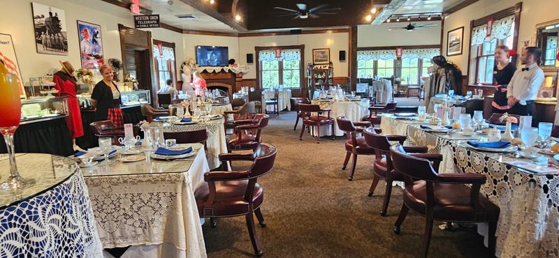 Step Inside and Feel Transported to the 1940s