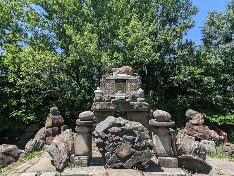 Stone Sculptures Built With Patience And Vision Stone Sculptures Built With Patience And Vision