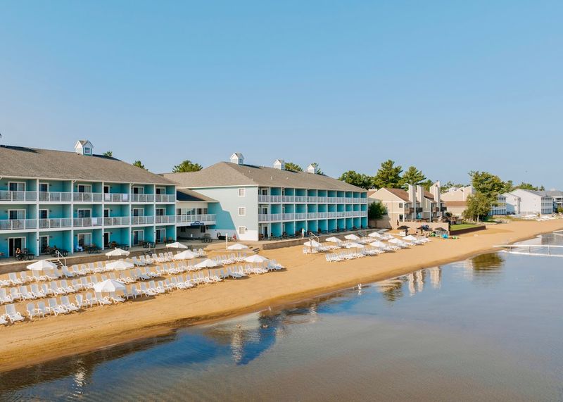 Sugar Beach Resort Hotel – Traverse City