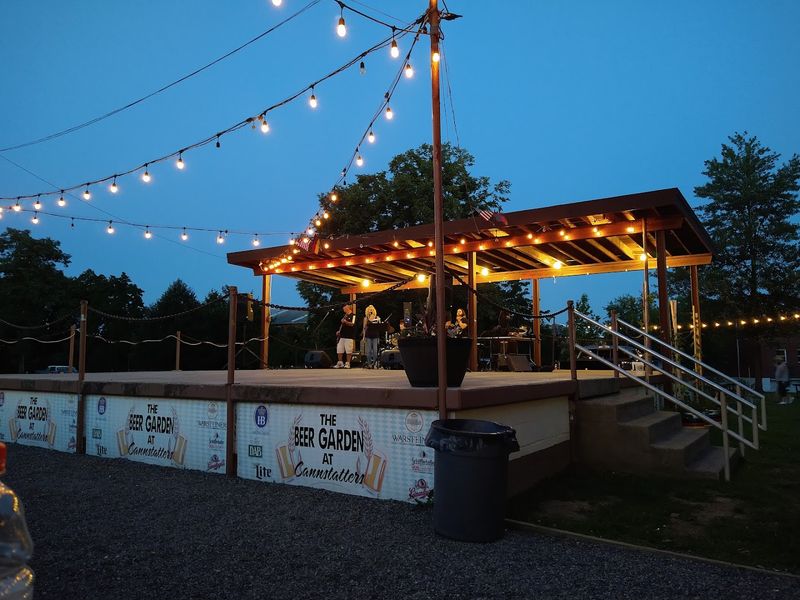 Summer concerts keep the grounds buzzing Summer concerts keep the grounds buzzing