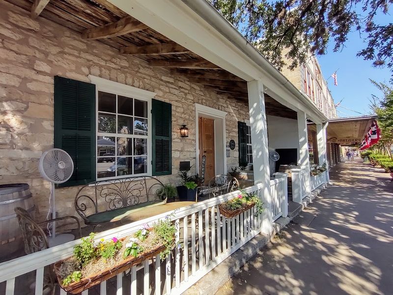 Sunday Houses and Bed-and-Breakfast Culture