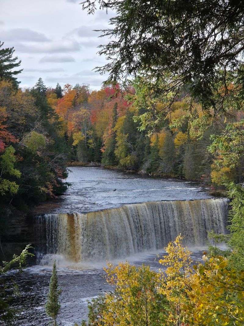 Tahquamenon Falls to Paradise Drive – Paradise, Chippewa County
