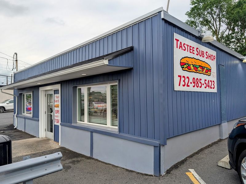 Tastee Sub Shop — Edison
