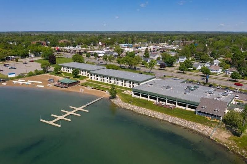 Tawas Bay Beach Resort – East Tawas
