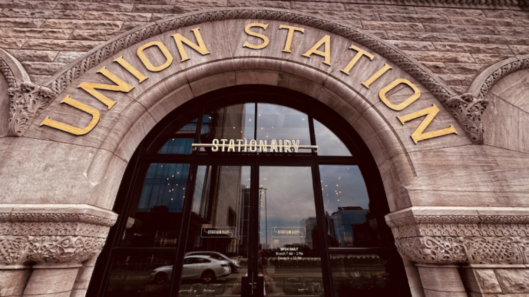 Tennessee Has 7 Train-Themed Dining Experiences That Feel Like A Ride Back In Time