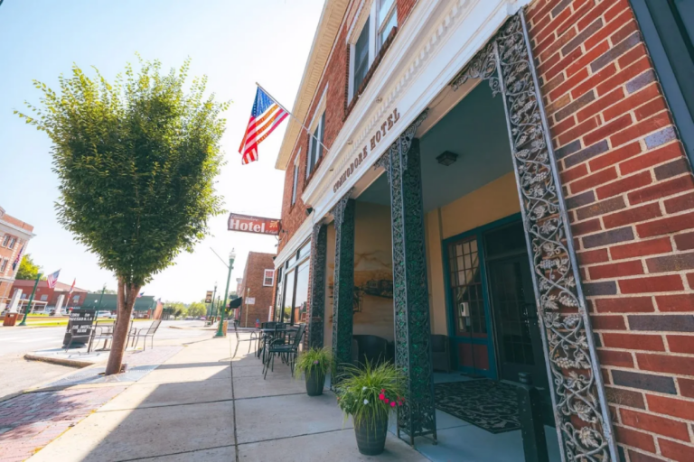 Tennessee Has 9 Small Towns So Peaceful And Unspoiled That Locals Prefer To Keep Them That Way
