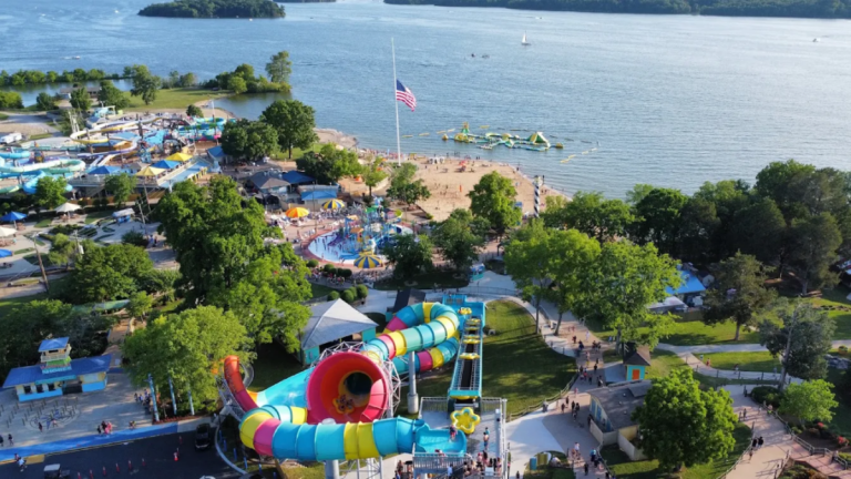 Tennessee Has A Massive Lakeside Waterpark You’ll Never Want To Leave