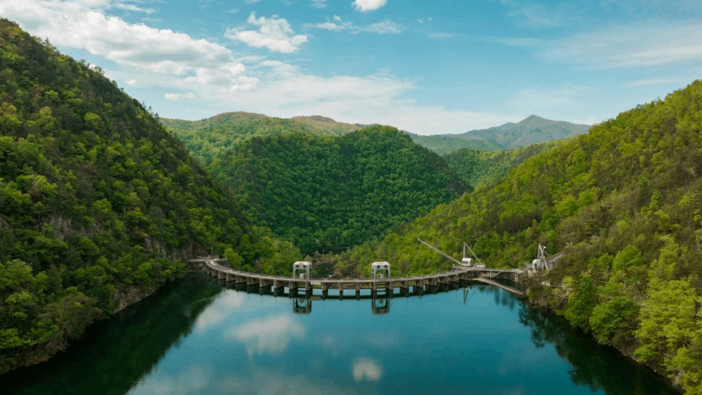 Tennessee's Most Remote Lake Is So Peaceful, It Feels Like A Secret