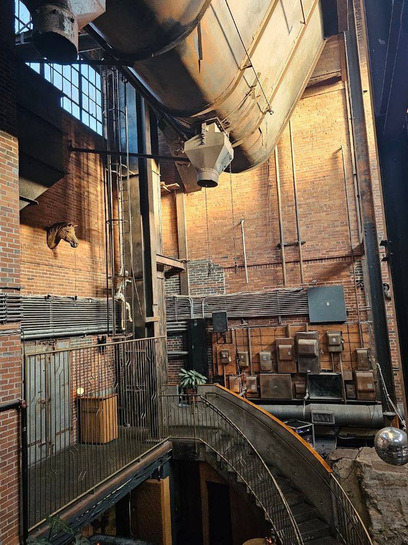 The 1920s Boiler Room Gives Every Drink a Striking Backdrop The 1920s Boiler Room Gives Every Drink a Striking Backdrop
