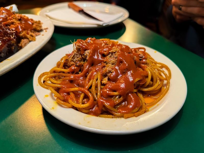The Bar-B-Q Shop – Memphis (BBQ spaghetti) The Bar-B-Q Shop – Memphis (BBQ spaghetti)