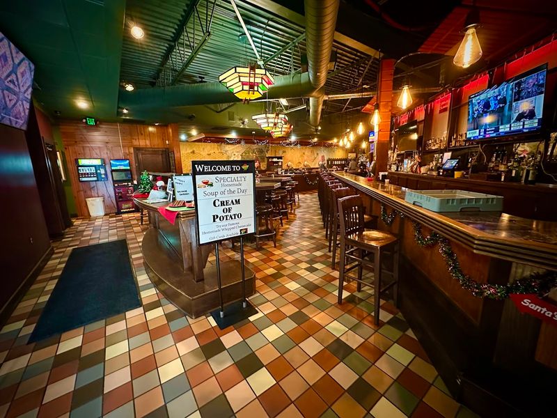 The Bar Side of Cloverleaf Is Worth a Visit on Its Own The Bar Side of Cloverleaf Is Worth a Visit on Its Own