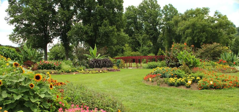 The Best Part Is That This Tennessee Garden Is Completely Free