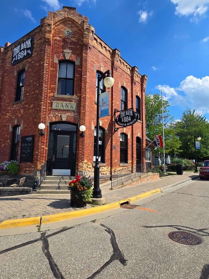 The Brick Landmark That Commands Lake Street The Brick Landmark That Commands Lake Street