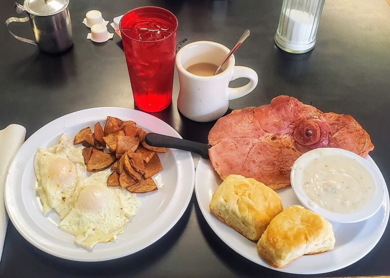 The Comfort Food Classics That Keep Regulars Coming Back The Comfort Food Classics That Keep Regulars Coming Back