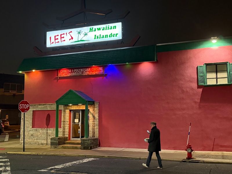 The Coral-Colored Lyndhurst Landmark That Hides a Tropical Escape