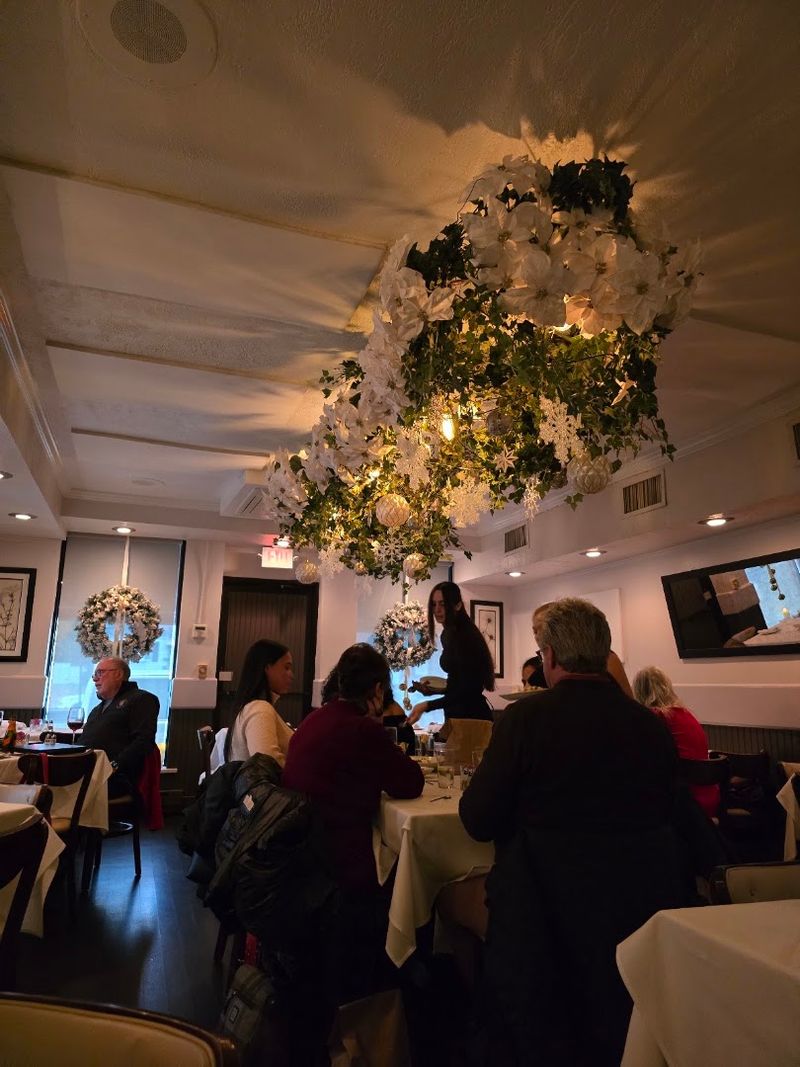 The Cozy Bloomfield Avenue Dining Room That Feels Like Home The Cozy Bloomfield Avenue Dining Room That Feels Like Home