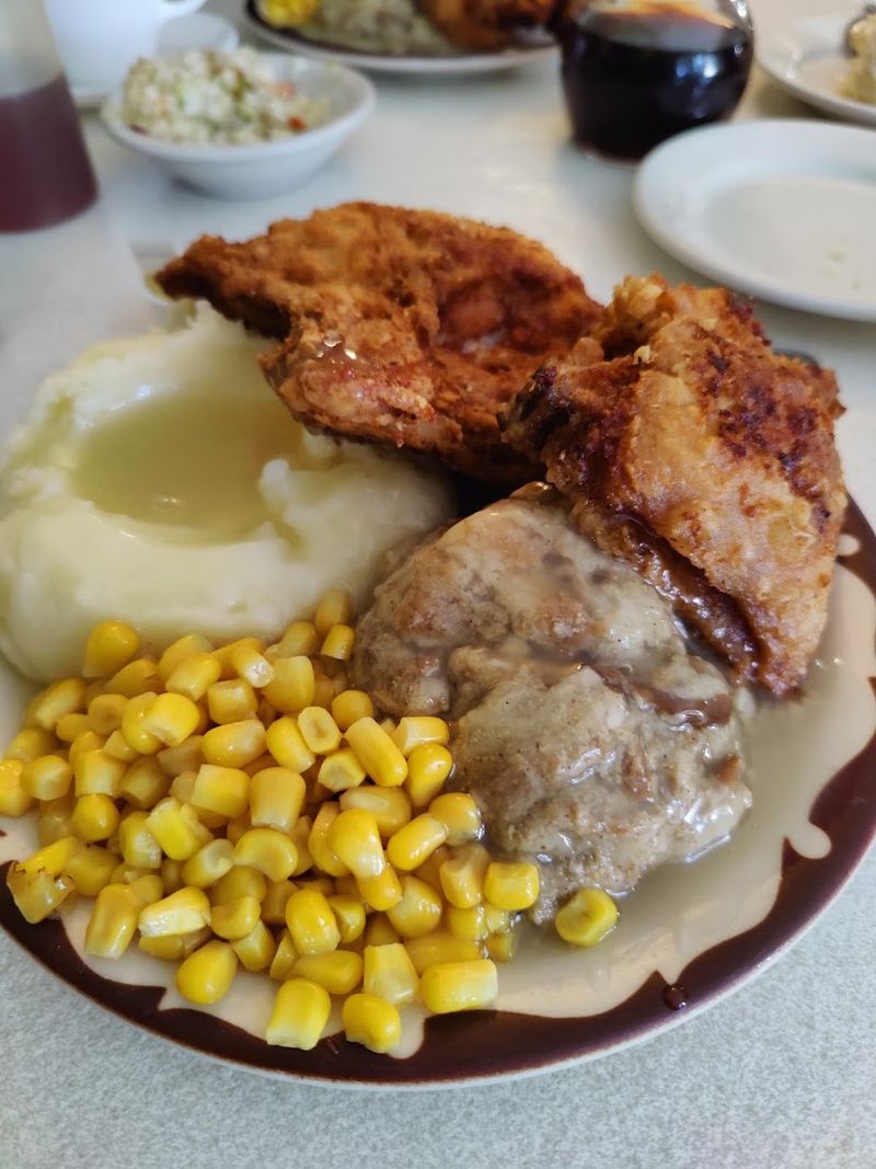 The Fried Chicken That Makes the Drive Worth Every Mile The Fried Chicken That Makes the Drive Worth Every Mile