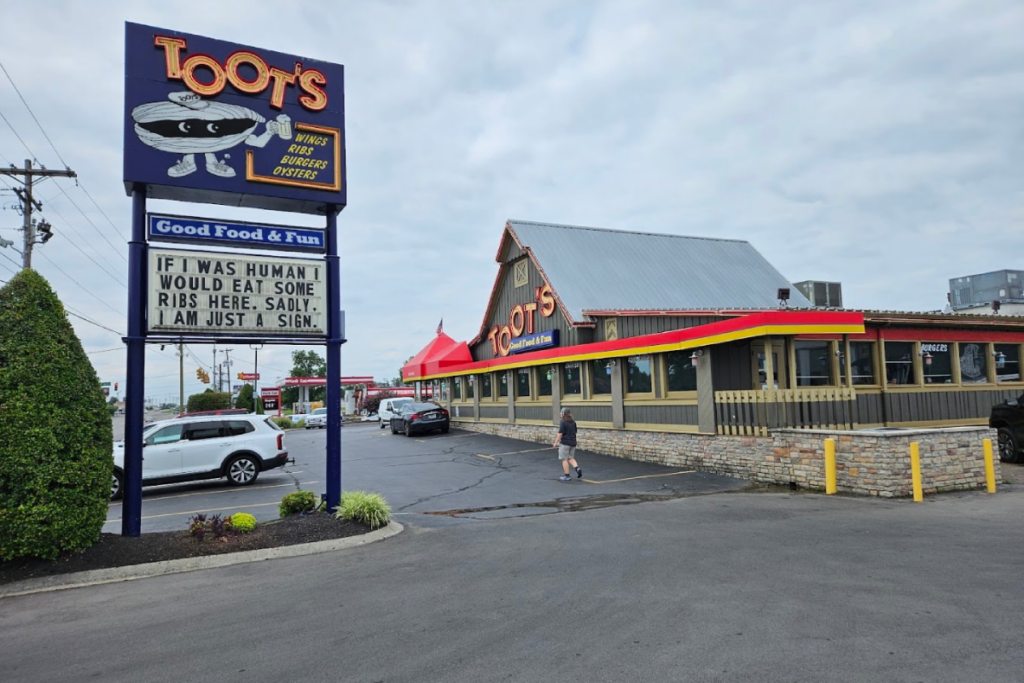 The Fried Pickles At This Tennessee Local Favorite Are Nearly Impossible To Resist