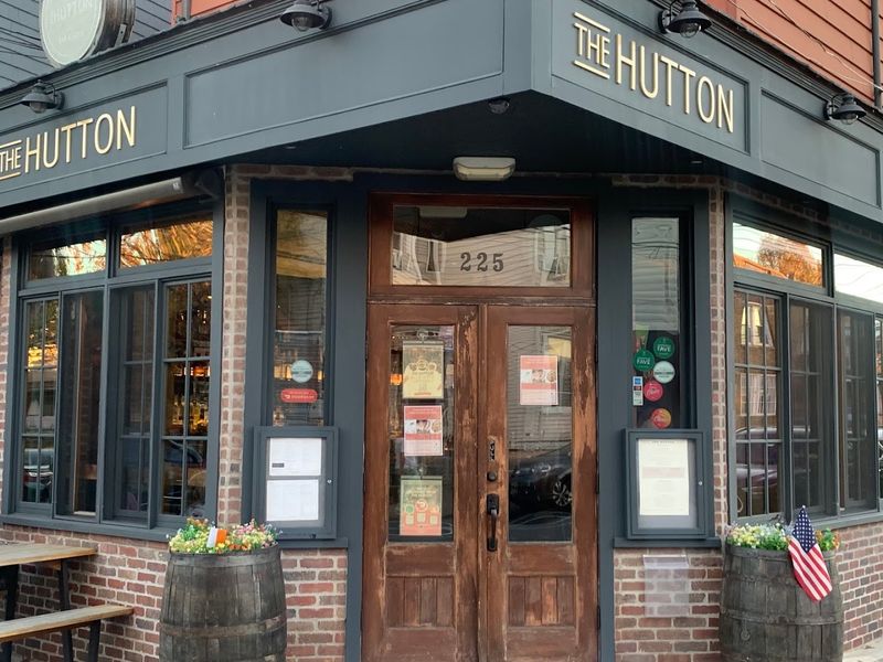 The Historic Jersey City Heights Building That Became a Neighborhood Favorite The Historic Jersey City Heights Building That Became a Neighborhood Favorite