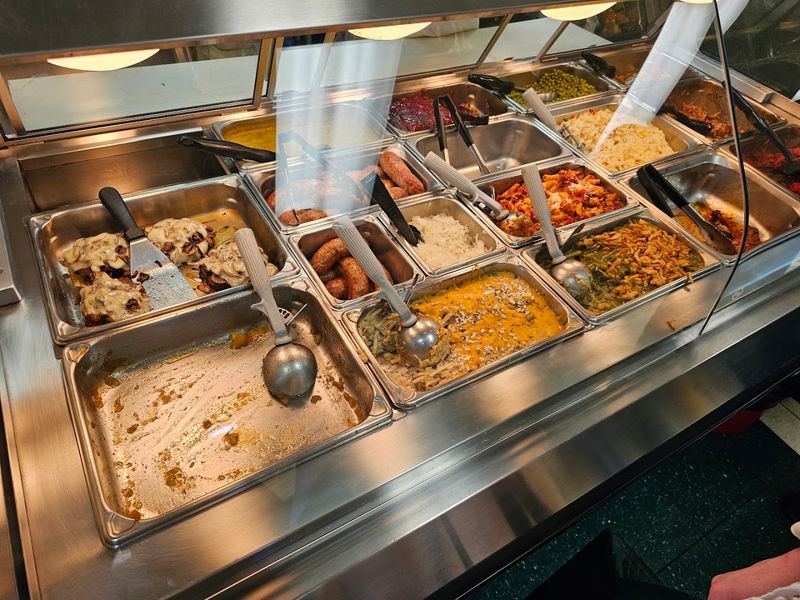 The Hot Food Bar Keeps People Coming Back The Hot Food Bar Keeps People Coming Back