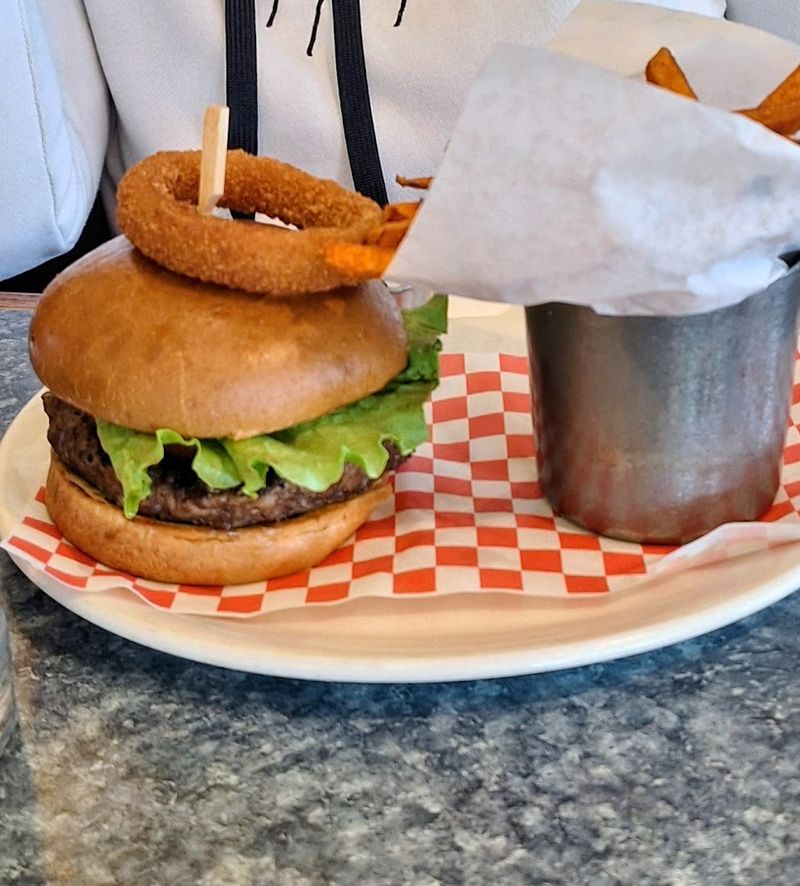 The Northvale Classic Diner Burger That Turns a Quick Stop Into a Road Trip