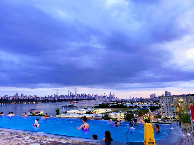 The Rooftop Infinity Pool Comes With Unforgettable Manhattan Skyline Views The Rooftop Infinity Pool Comes With Unforgettable Manhattan Skyline Views