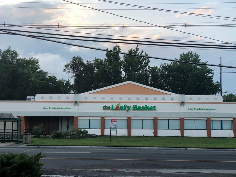 The Route 22 Market That Feels Like a Farmers Market With a Front Door