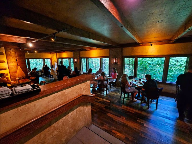 The Rustic Dining Room Sets an Unforgettable Mood The Rustic Dining Room Sets an Unforgettable Mood