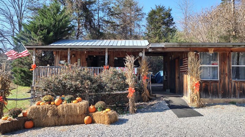The Rustic Setting Makes the Meal Feel Like an Experience The Rustic Setting Makes the Meal Feel Like an Experience