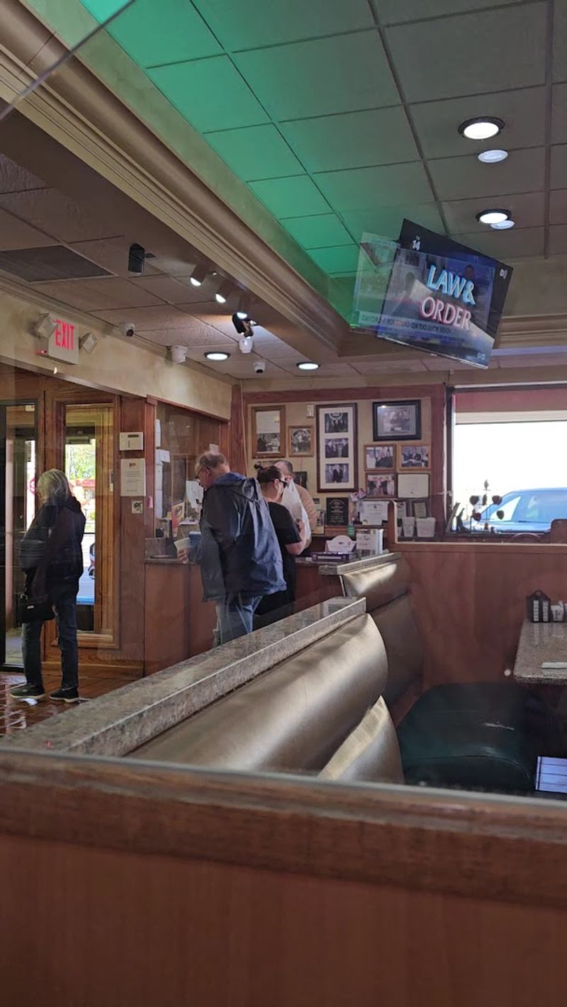 The Staff Story Explains Why Regulars Settle In The Staff Story Explains Why Regulars Settle In