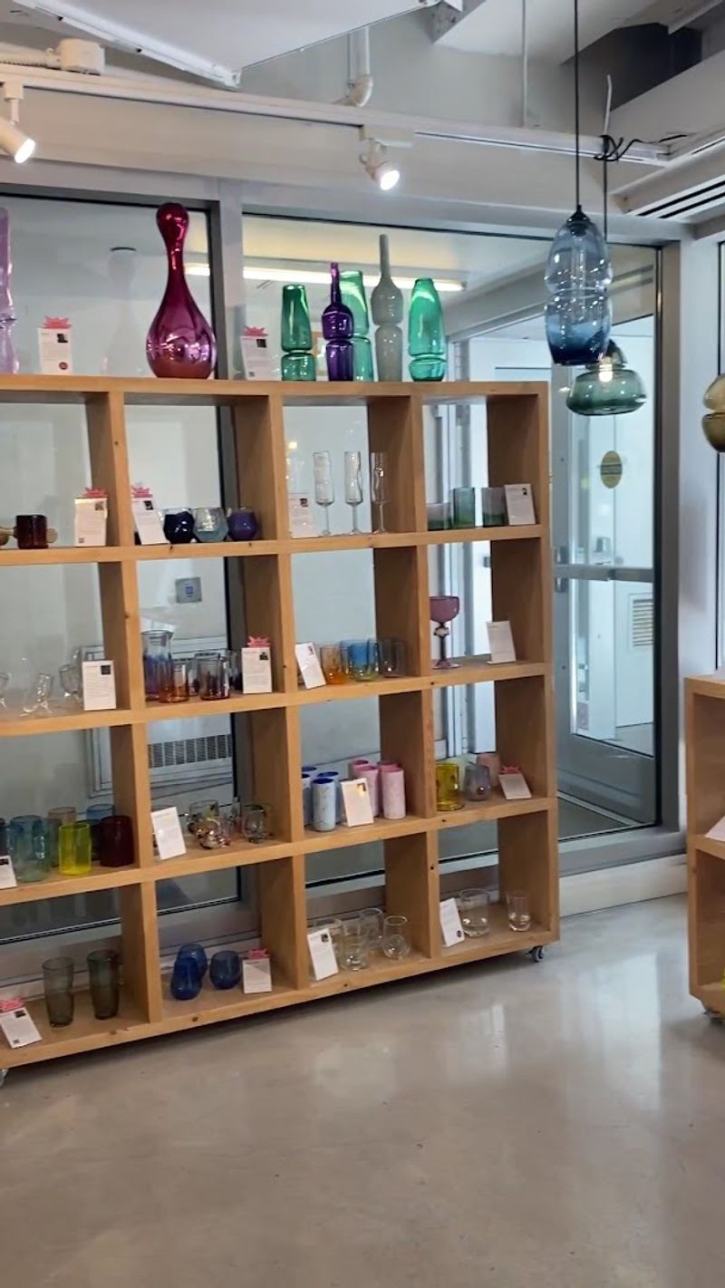 The gallery and shop are worth visiting even without a class
