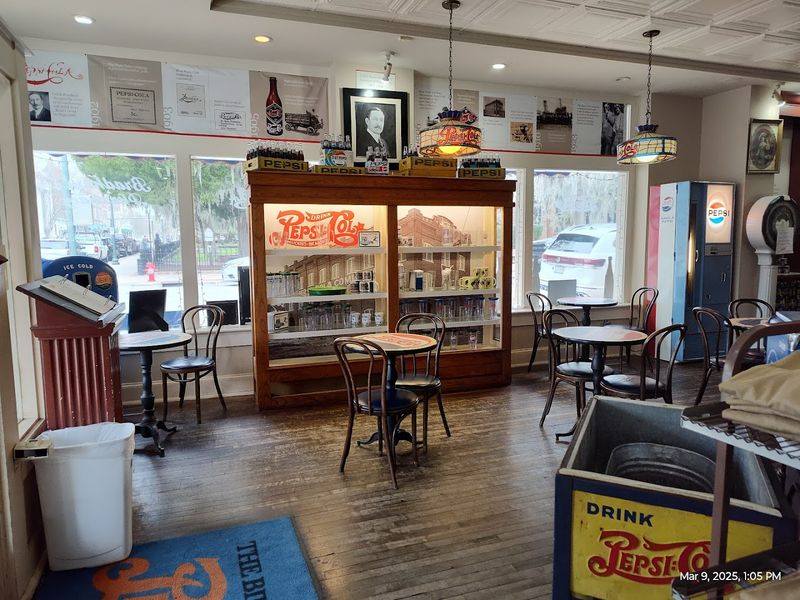 The old-fashioned soda fountain feel The old-fashioned soda fountain feel