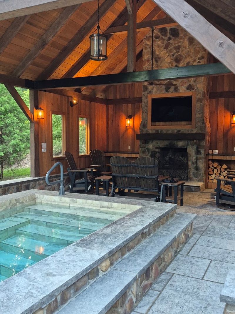 The private pool cabin everyone talks about