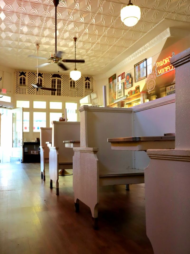 The retro dining room that feels like a time capsule