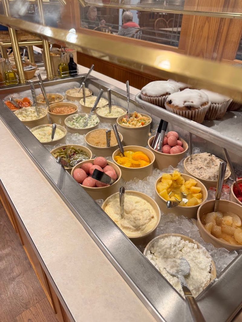 The salad bar and soups that turn sides into a reason to visit