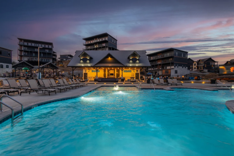 These Tennessee Airbnbs Have Lazy Rivers And Backyard Pools That Feel Like Mini Resorts
